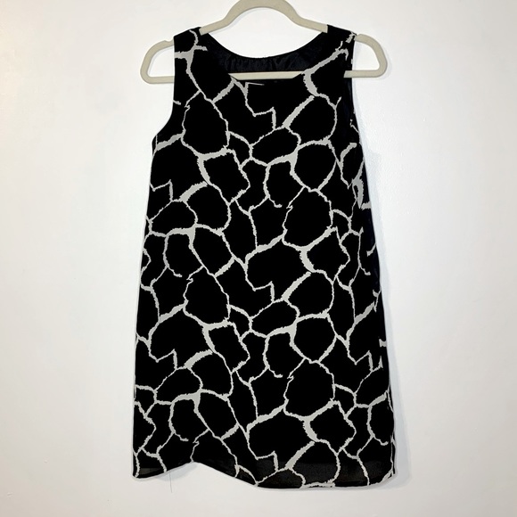 Guss & Max Black White Sleeveless Animal Print Shift Dress Sz M - Picture 3 of 9